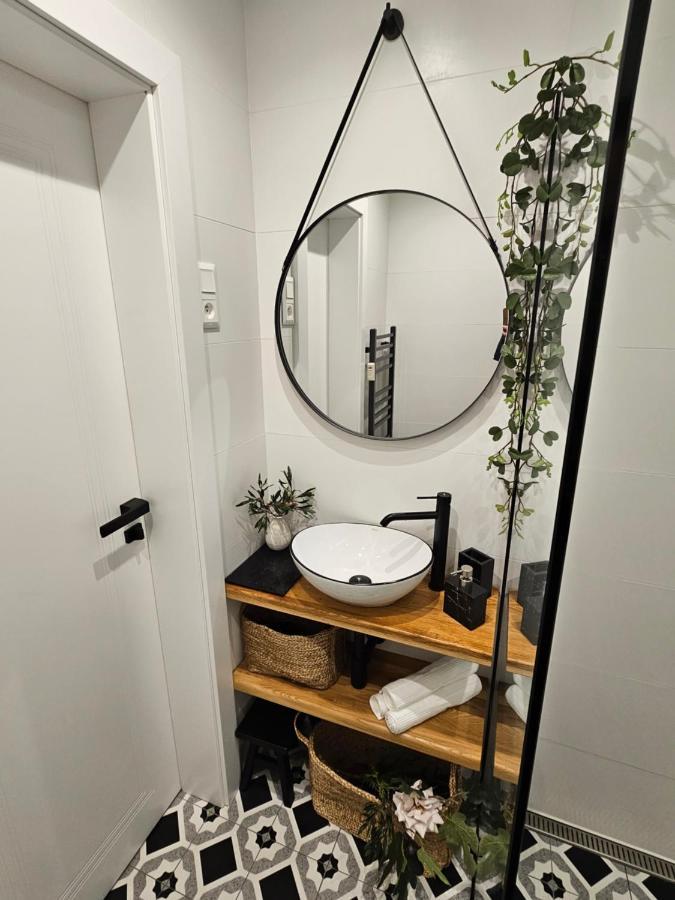 Design Apt In Old Town-Free Parking-Balcony Bratislava Eksteriør bilde