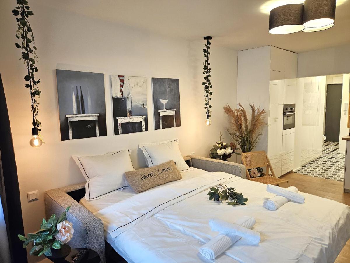 Design Apt In Old Town-Free Parking-Balcony Bratislava Eksteriør bilde
