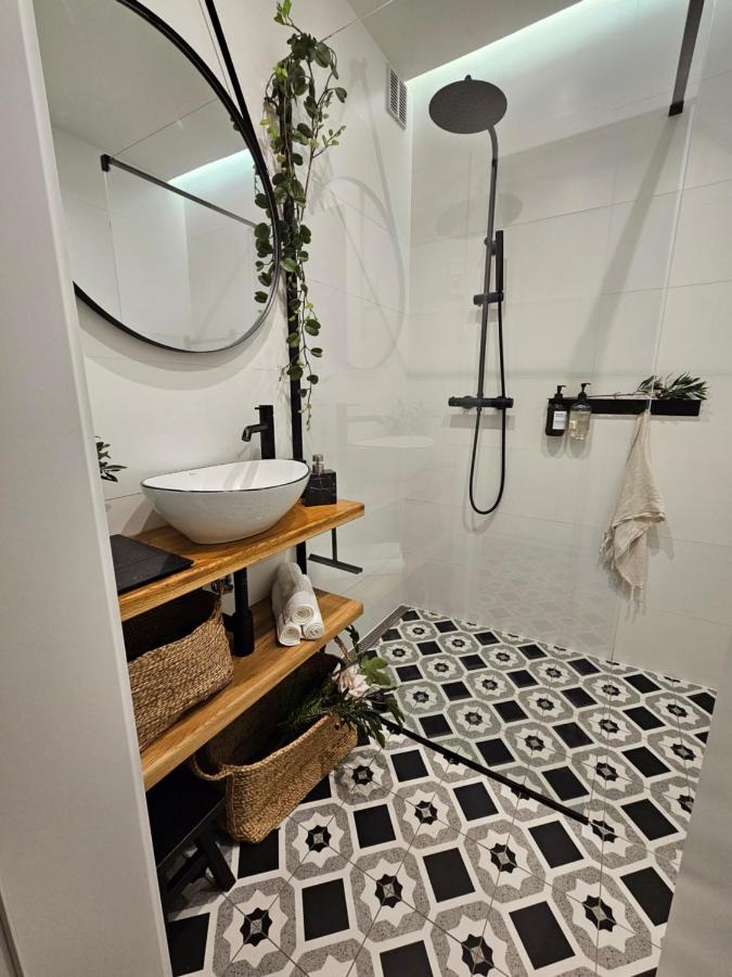 Design Apt In Old Town-Free Parking-Balcony Bratislava Eksteriør bilde